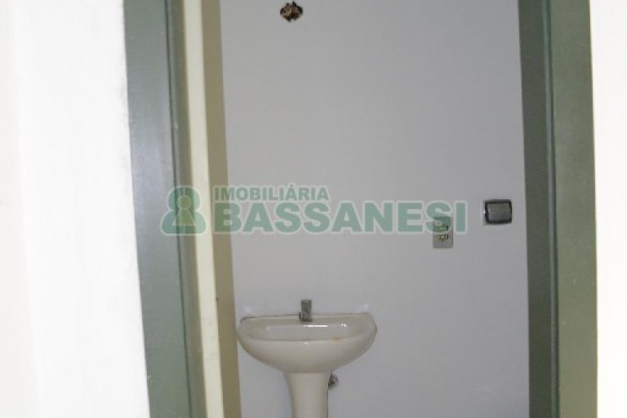 Sala com 110m², no bairro Centro em Caxias do Sul para Alugar