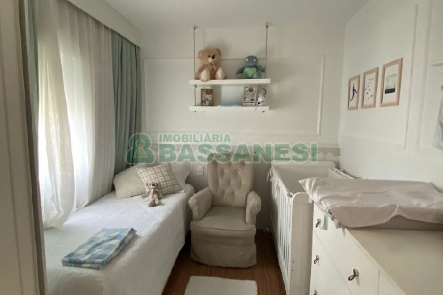 Apartamento com 117m², 3 dormitórios, 2 vagas, no bairro Centro em Caxias do Sul para Comprar