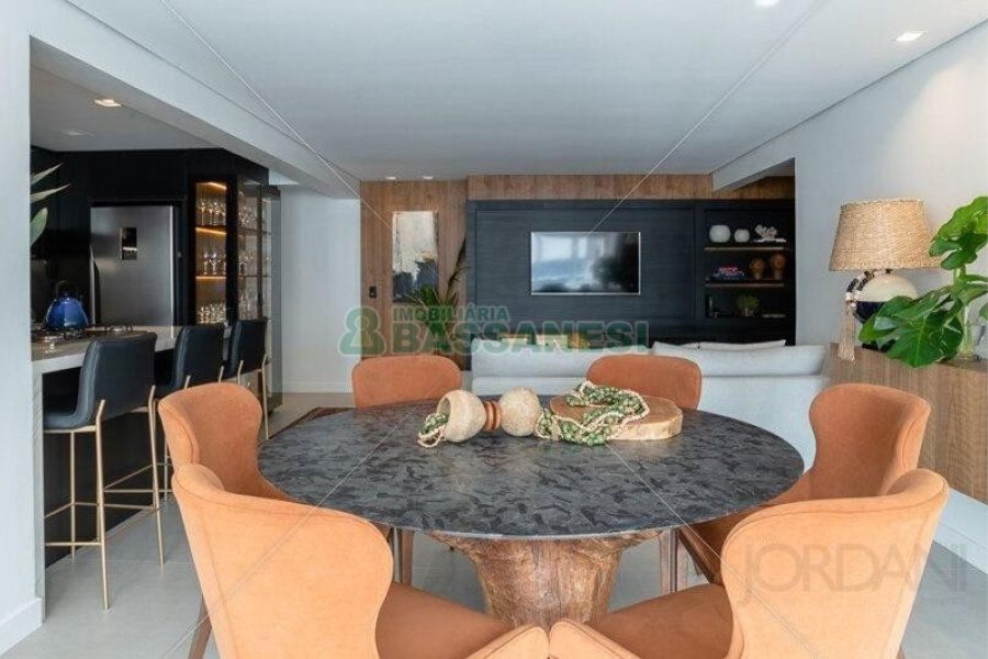 Apartamento com 117m², 3 dormitórios, 2 vagas, no bairro Centro em Caxias do Sul para Comprar