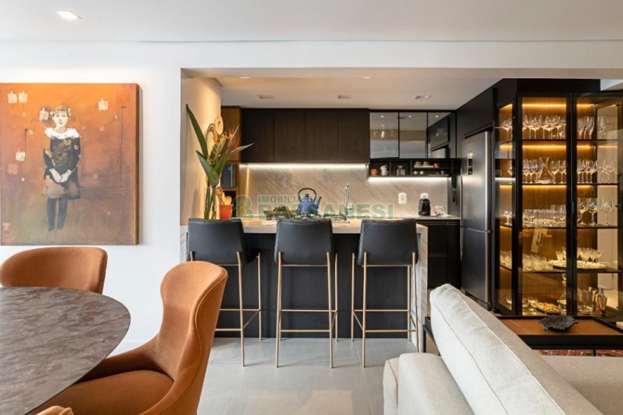 Apartamento com 117m², 3 dormitórios, 2 vagas, no bairro Centro em Caxias do Sul para Comprar