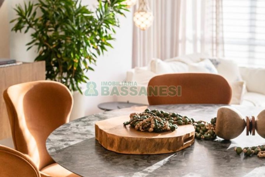 Apartamento com 117m², 3 dormitórios, 2 vagas, no bairro Centro em Caxias do Sul para Comprar