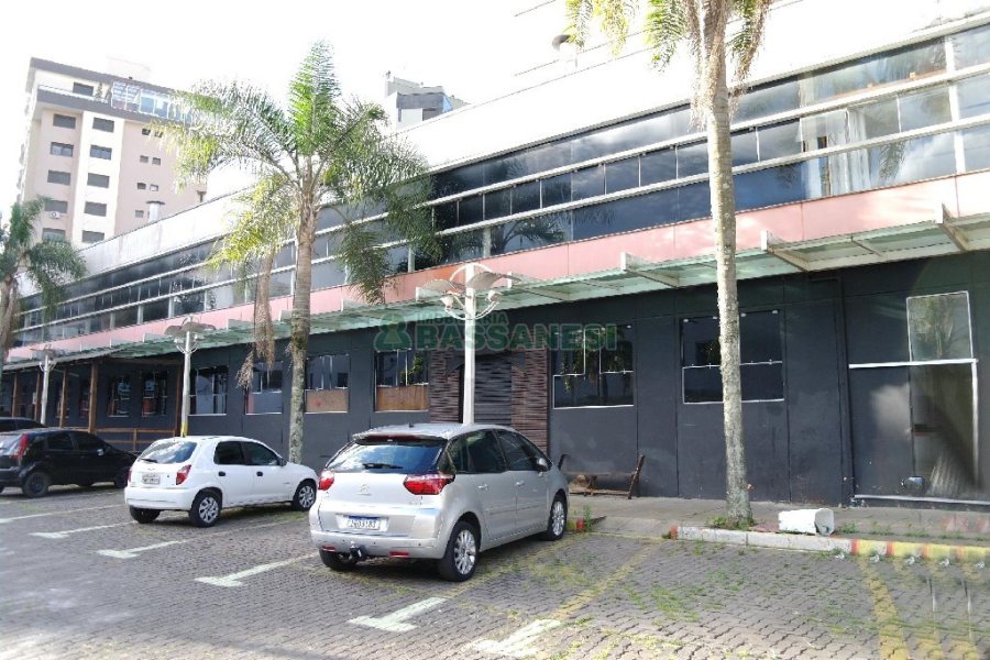 Loja com 675m², no bairro São Pelegrino em Caxias do Sul para Alugar