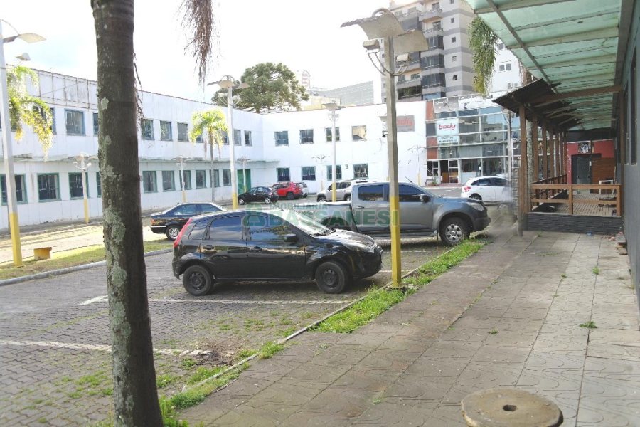 Loja com 675m², no bairro São Pelegrino em Caxias do Sul para Alugar