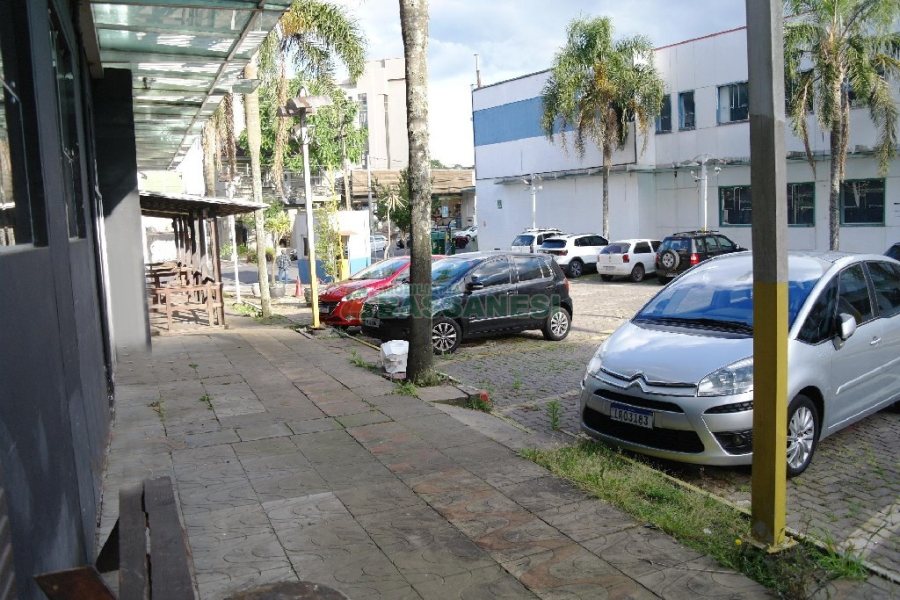 Loja com 675m², no bairro São Pelegrino em Caxias do Sul para Alugar