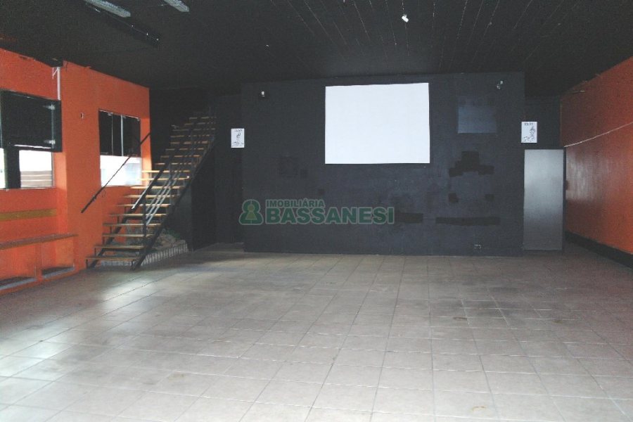 Loja com 675m², no bairro São Pelegrino em Caxias do Sul para Alugar