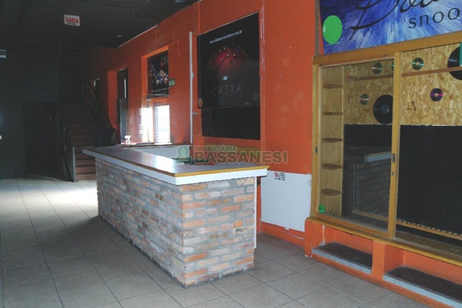 Loja com 675m², no bairro São Pelegrino em Caxias do Sul para Alugar