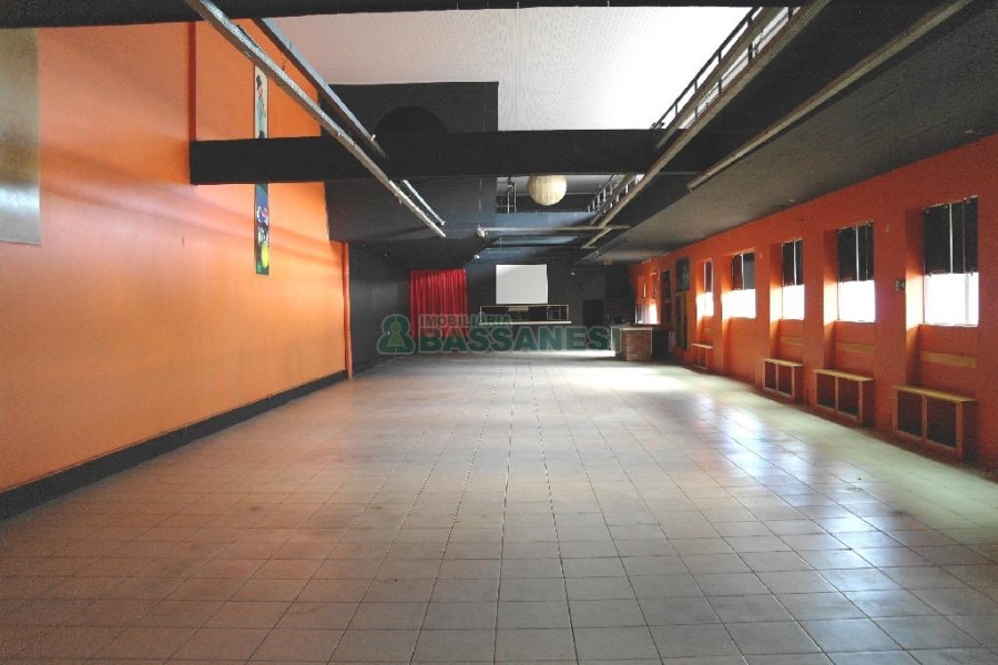 Loja com 675m², no bairro São Pelegrino em Caxias do Sul para Alugar