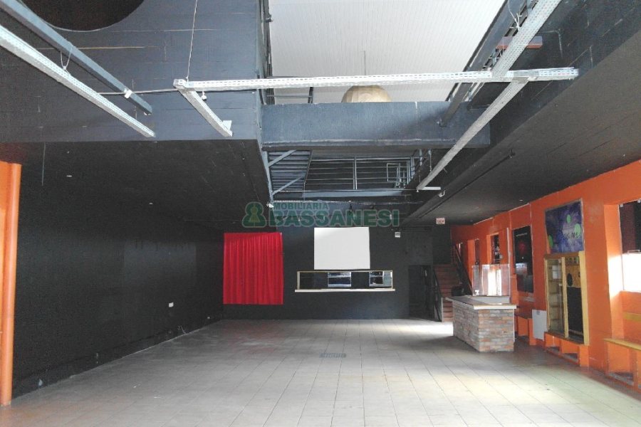 Loja com 675m², no bairro São Pelegrino em Caxias do Sul para Alugar