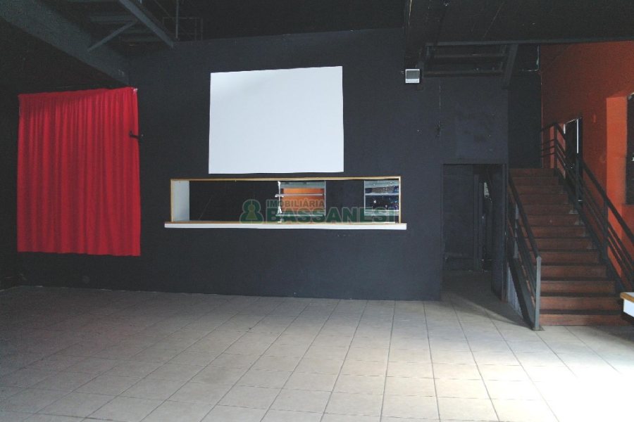 Loja com 675m², no bairro São Pelegrino em Caxias do Sul para Alugar