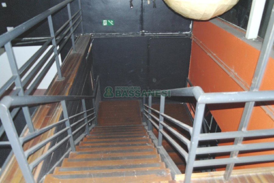 Loja com 675m², no bairro São Pelegrino em Caxias do Sul para Alugar