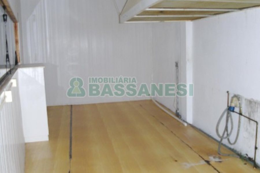 Loja com 675m², no bairro São Pelegrino em Caxias do Sul para Alugar