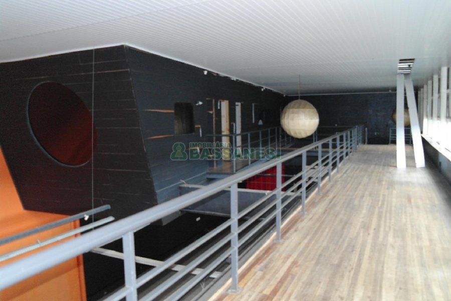 Loja com 675m², no bairro São Pelegrino em Caxias do Sul para Alugar