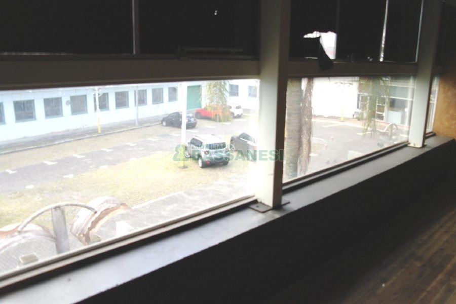 Loja com 675m², no bairro São Pelegrino em Caxias do Sul para Alugar