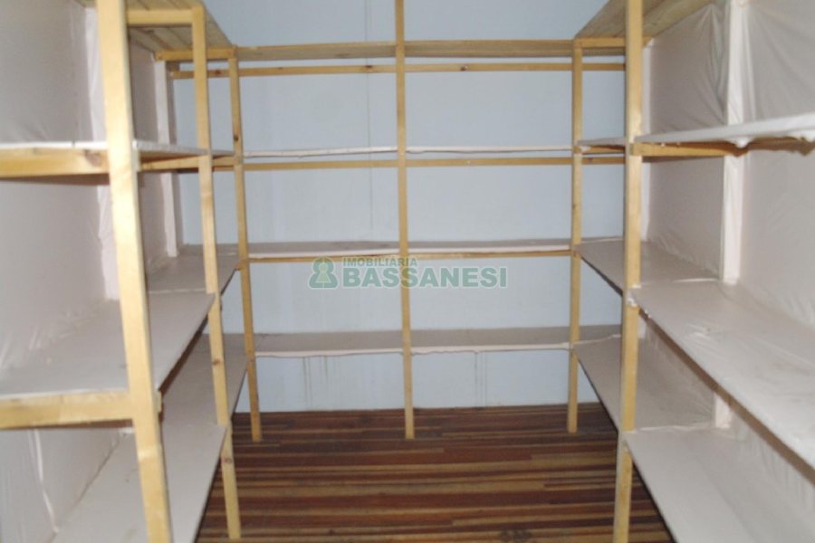 Loja com 675m², no bairro São Pelegrino em Caxias do Sul para Alugar