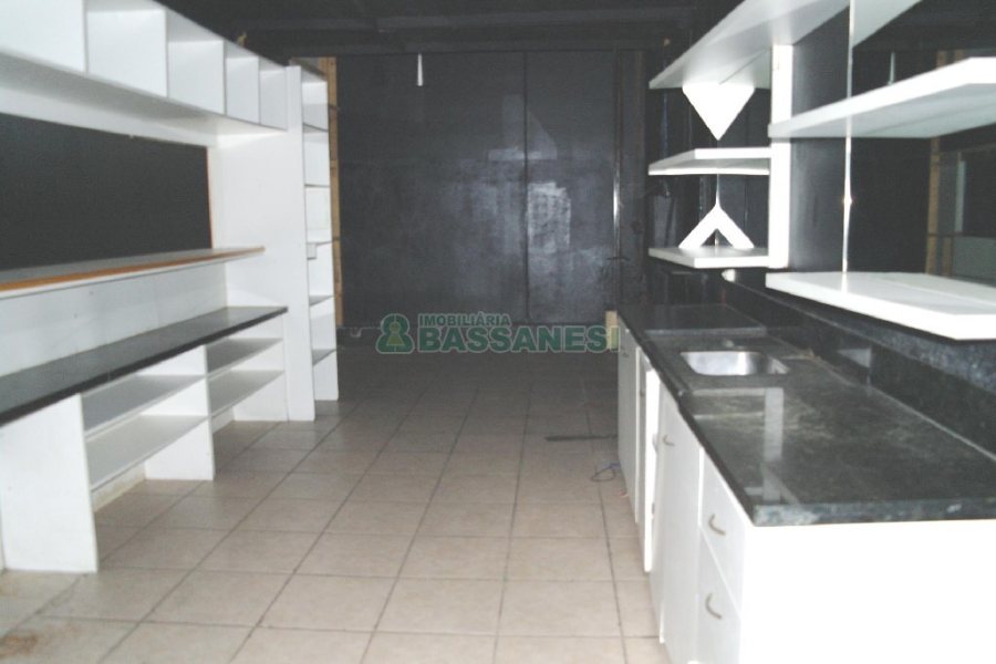 Loja com 675m², no bairro São Pelegrino em Caxias do Sul para Alugar
