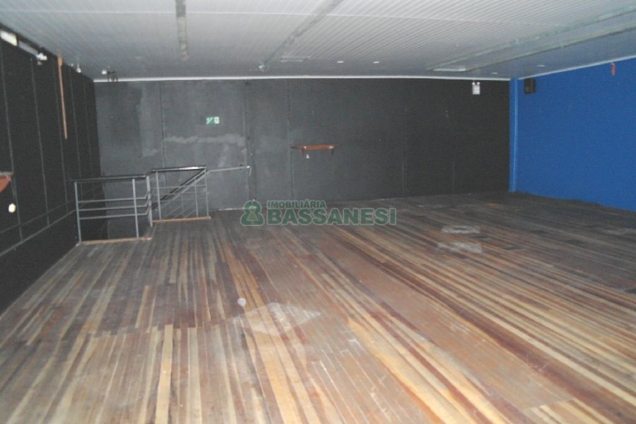 Loja com 675m², no bairro São Pelegrino em Caxias do Sul para Alugar