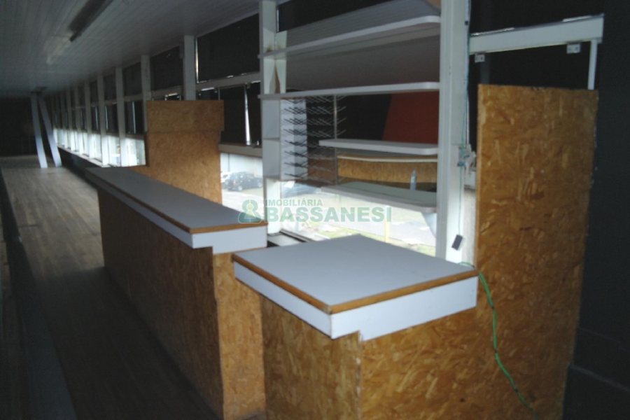 Loja com 675m², no bairro São Pelegrino em Caxias do Sul para Alugar