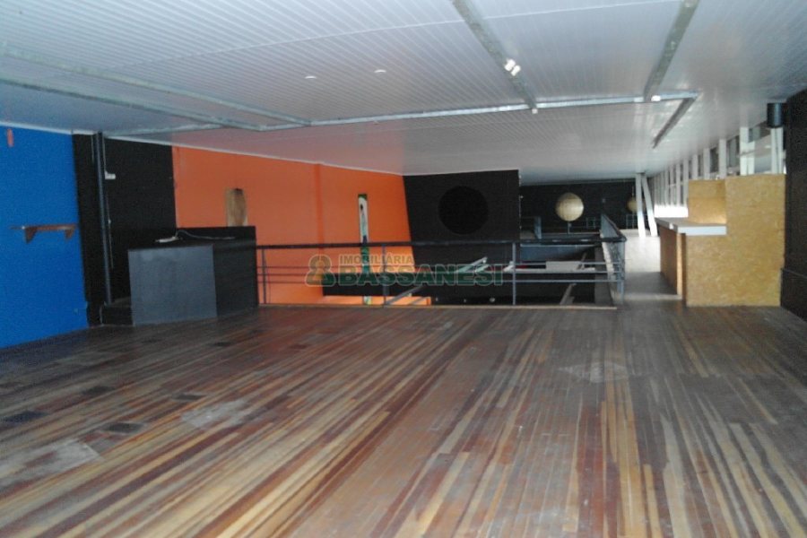 Loja com 675m², no bairro São Pelegrino em Caxias do Sul para Alugar