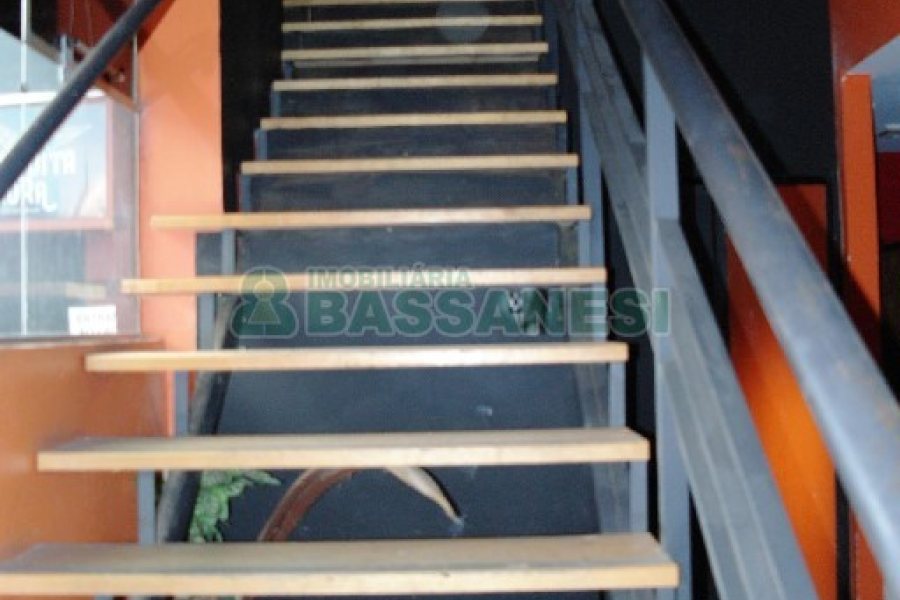 Loja com 675m², no bairro São Pelegrino em Caxias do Sul para Alugar