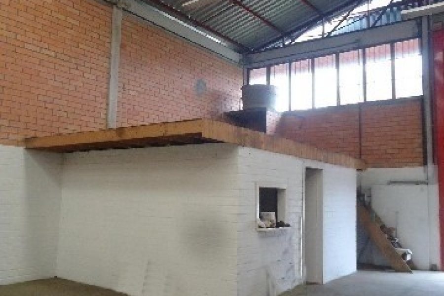 Pavilhão com 248m², no bairro Interlagos em Caxias do Sul para Alugar