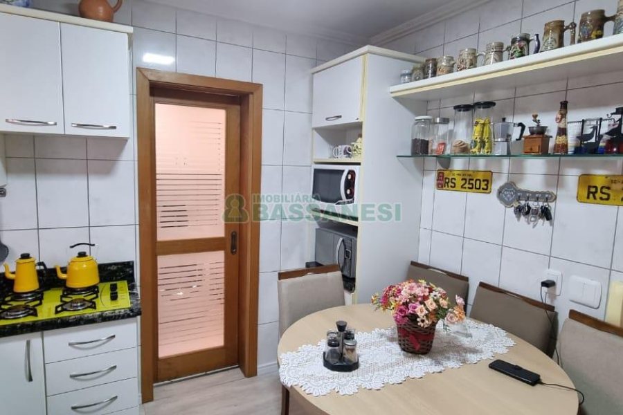 Apartamento com 85m², 2 dormitórios, 1 vaga, no bairro Centro em Caxias do Sul para Comprar