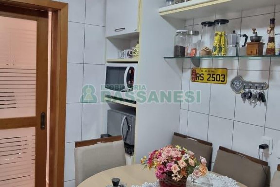 Apartamento com 85m², 2 dormitórios, 1 vaga, no bairro Centro em Caxias do Sul para Comprar