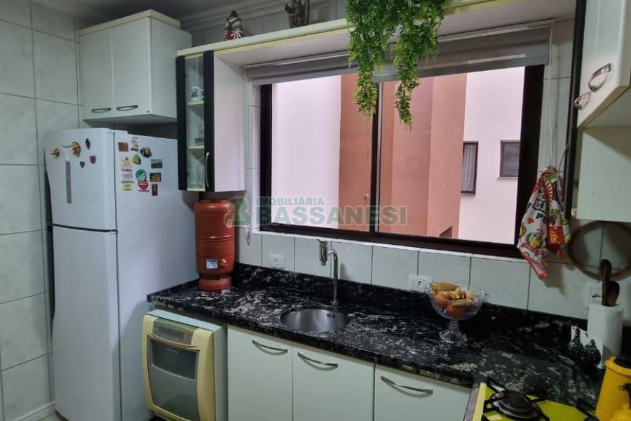 Apartamento com 85m², 2 dormitórios, 1 vaga, no bairro Centro em Caxias do Sul para Comprar