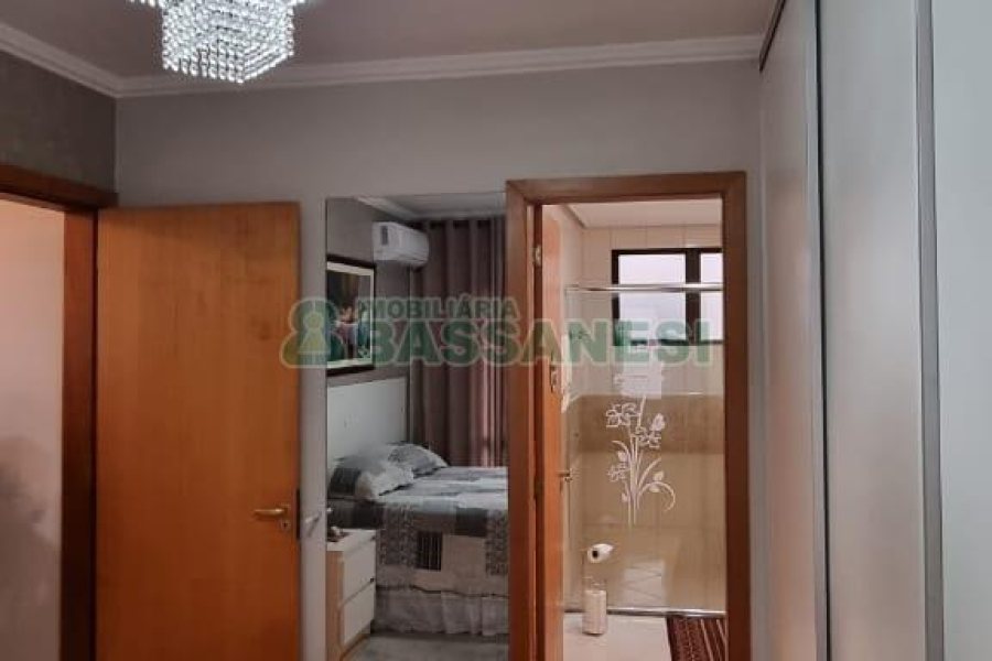 Apartamento com 85m², 2 dormitórios, 1 vaga, no bairro Centro em Caxias do Sul para Comprar