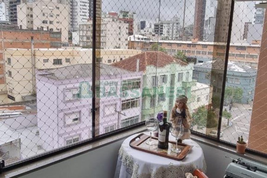 Apartamento com 85m², 2 dormitórios, 1 vaga, no bairro Centro em Caxias do Sul para Comprar