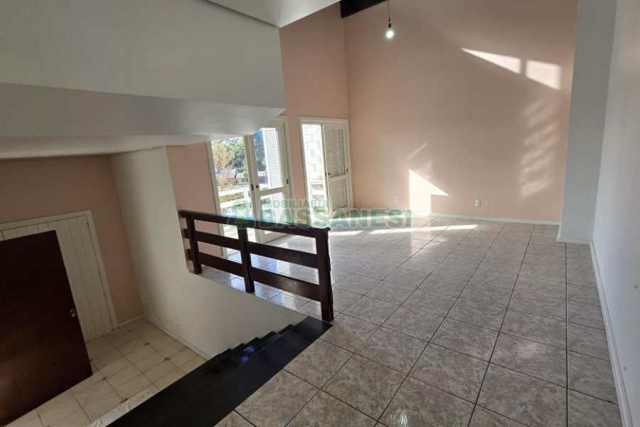 Casa com 265m², 4 dormitórios, 2 vagas, no bairro Sanvitto em Caxias do Sul para Comprar