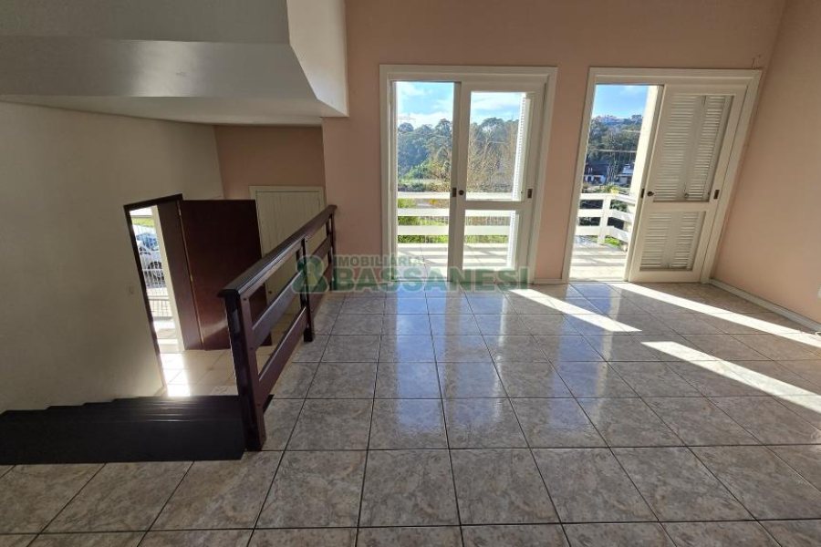 Casa com 265m², 4 dormitórios, 2 vagas, no bairro Sanvitto em Caxias do Sul para Comprar