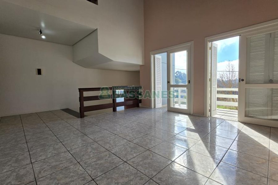 Casa com 265m², 4 dormitórios, 2 vagas, no bairro Sanvitto em Caxias do Sul para Comprar