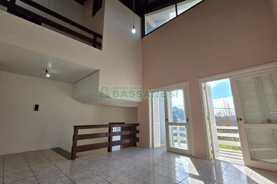 Casa com 265m², 4 dormitórios, 2 vagas, no bairro Sanvitto em Caxias do Sul para Comprar