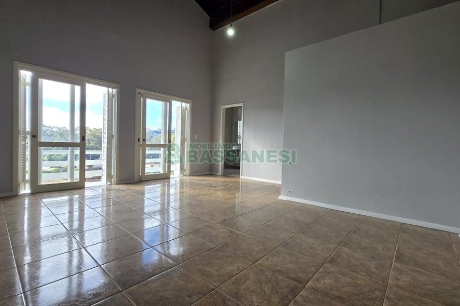Casa com 265m², 4 dormitórios, 2 vagas, no bairro Sanvitto em Caxias do Sul para Comprar