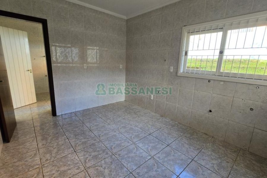 Casa com 265m², 4 dormitórios, 2 vagas, no bairro Sanvitto em Caxias do Sul para Comprar