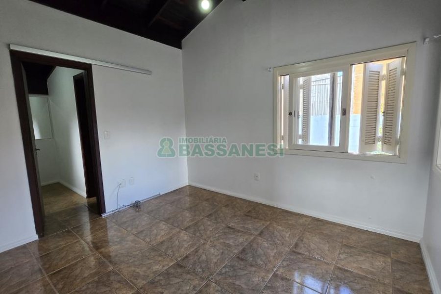 Casa com 265m², 4 dormitórios, 2 vagas, no bairro Sanvitto em Caxias do Sul para Comprar