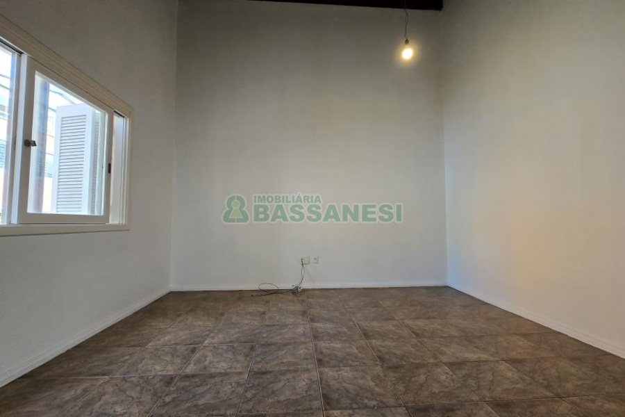 Casa com 265m², 4 dormitórios, 2 vagas, no bairro Sanvitto em Caxias do Sul para Comprar