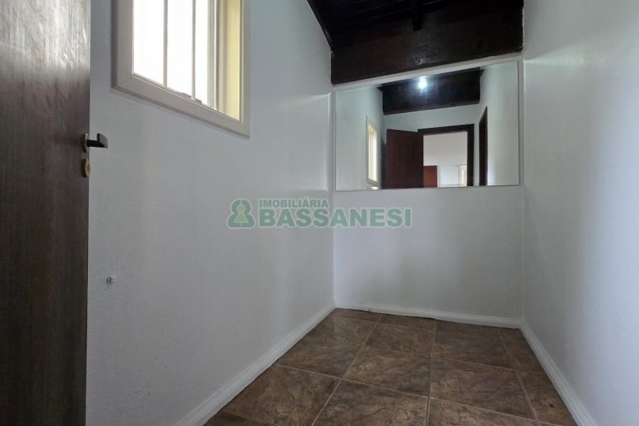 Casa com 265m², 4 dormitórios, 2 vagas, no bairro Sanvitto em Caxias do Sul para Comprar