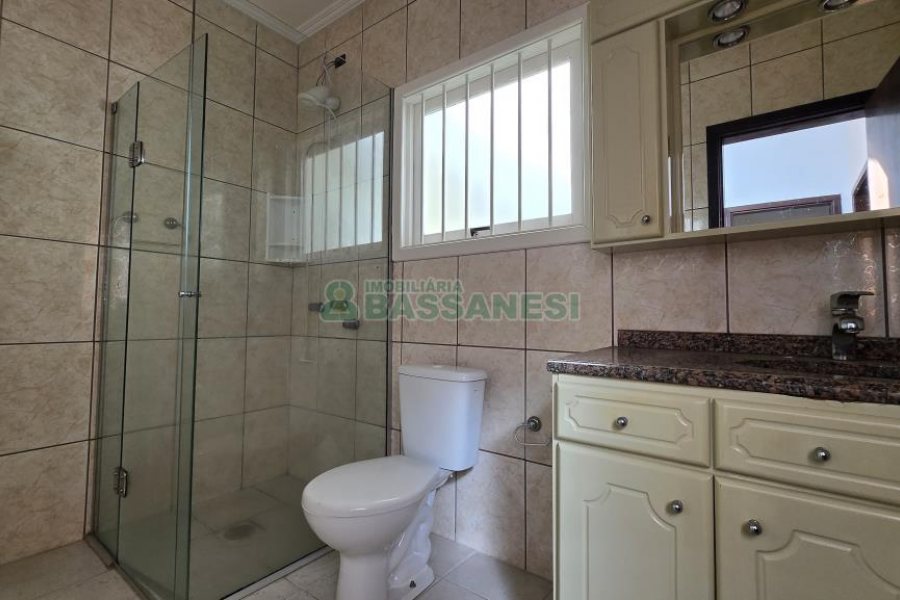 Casa com 265m², 4 dormitórios, 2 vagas, no bairro Sanvitto em Caxias do Sul para Comprar