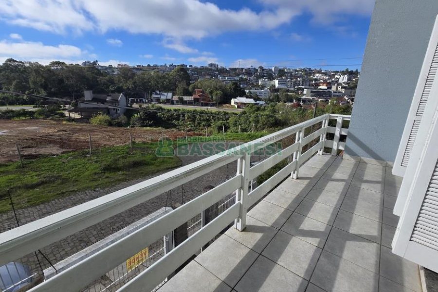 Casa com 265m², 4 dormitórios, 2 vagas, no bairro Sanvitto em Caxias do Sul para Comprar