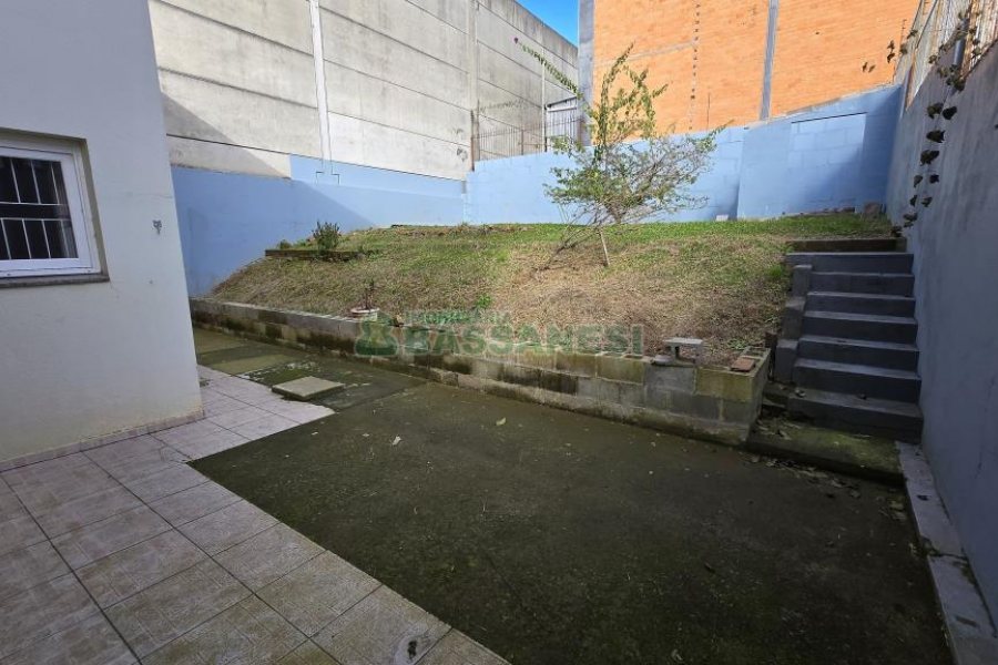 Casa com 265m², 4 dormitórios, 2 vagas, no bairro Sanvitto em Caxias do Sul para Comprar