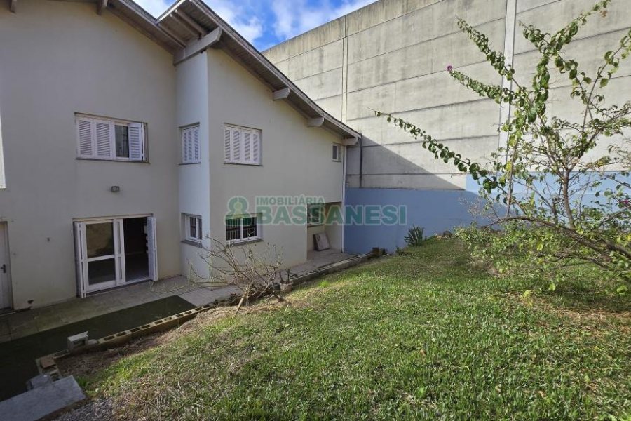 Casa com 265m², 4 dormitórios, 2 vagas, no bairro Sanvitto em Caxias do Sul para Comprar
