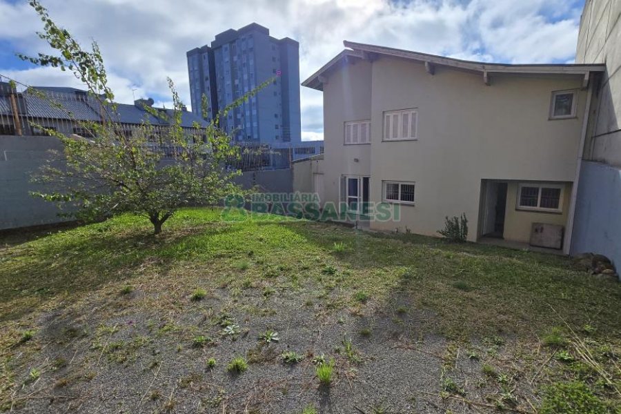 Casa com 265m², 4 dormitórios, 2 vagas, no bairro Sanvitto em Caxias do Sul para Comprar