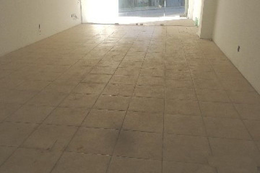Loja com 98m², no bairro Lourdes em Caxias do Sul para Comprar