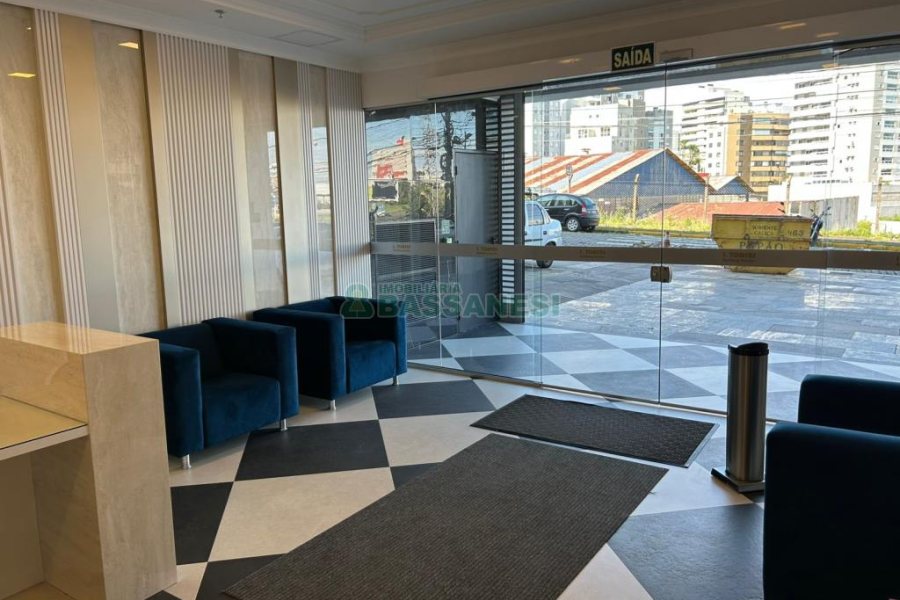 Sala com 380m², 2 vagas, no bairro Sanvitto em Caxias do Sul para Alugar ou Comprar