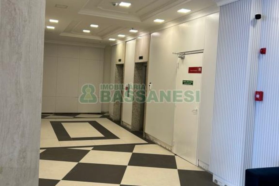 Sala com 380m², 2 vagas, no bairro Sanvitto em Caxias do Sul para Alugar ou Comprar