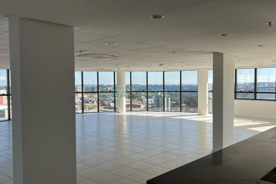 Sala com 380m², 2 vagas, no bairro Sanvitto em Caxias do Sul para Alugar ou Comprar