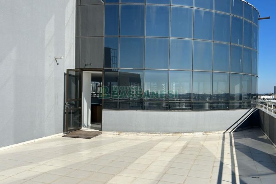 Sala com 380m², 2 vagas, no bairro Sanvitto em Caxias do Sul para Alugar ou Comprar