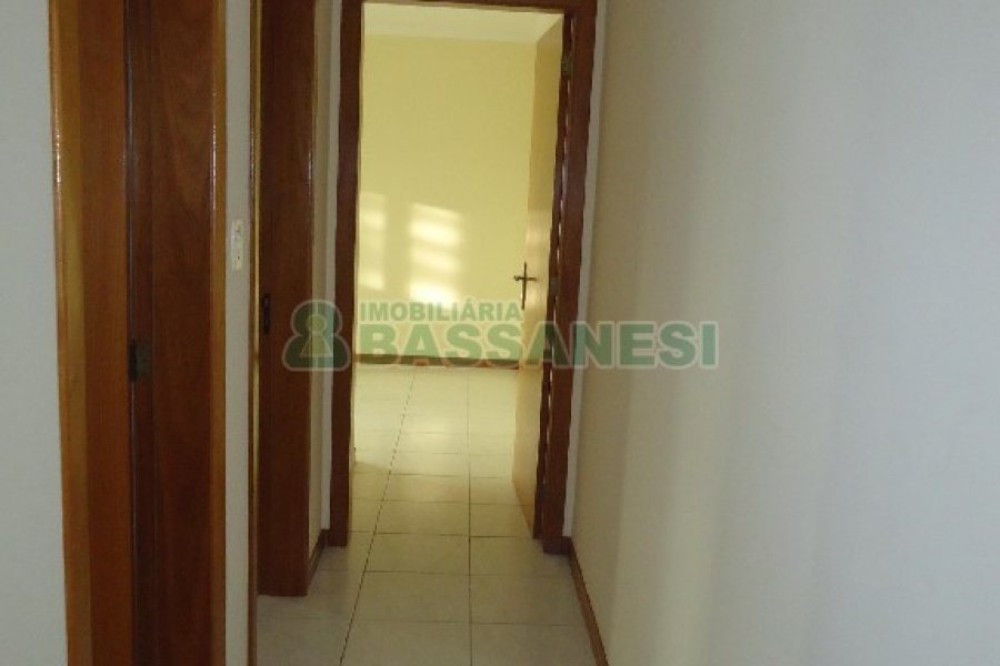 Apartamento com 60m², 2 dormitórios, 1 vaga, no bairro Petrópolis em Caxias do Sul para Alugar