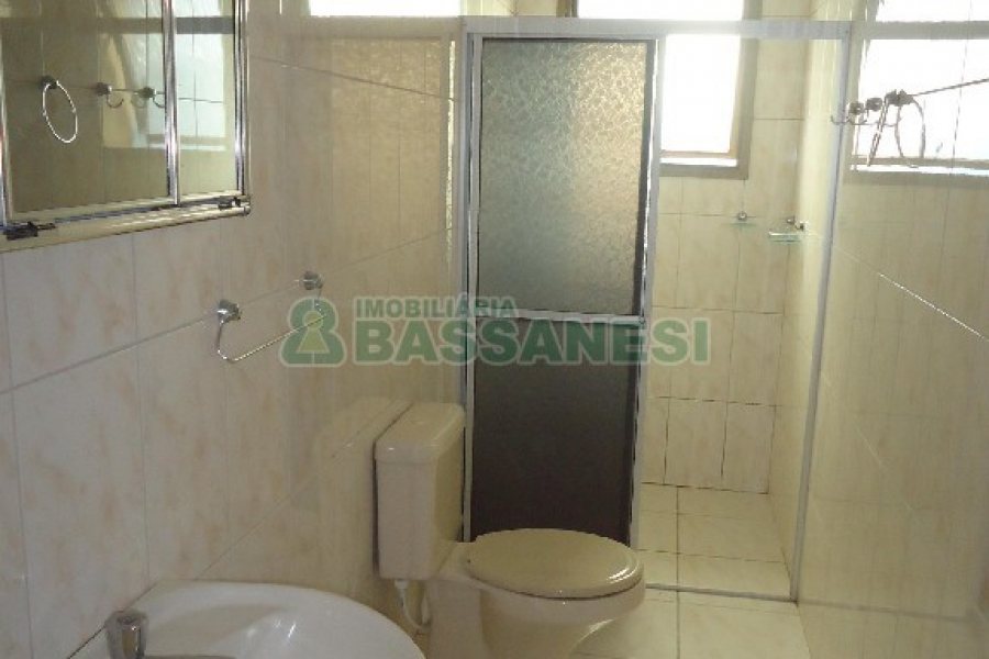 Apartamento com 60m², 2 dormitórios, 1 vaga, no bairro Petrópolis em Caxias do Sul para Alugar